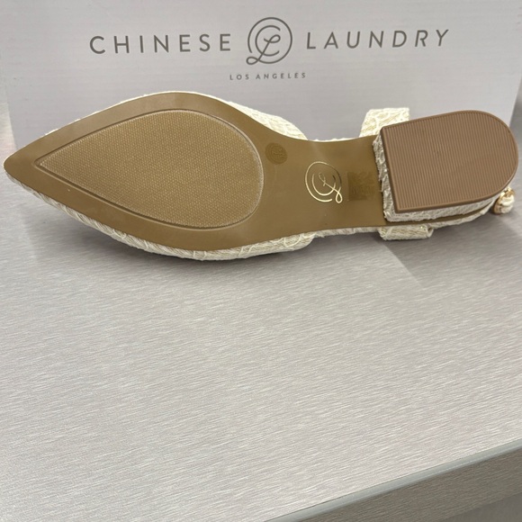 Chinese Laundry Cream Lace Block Heels - Picture 3 of 3